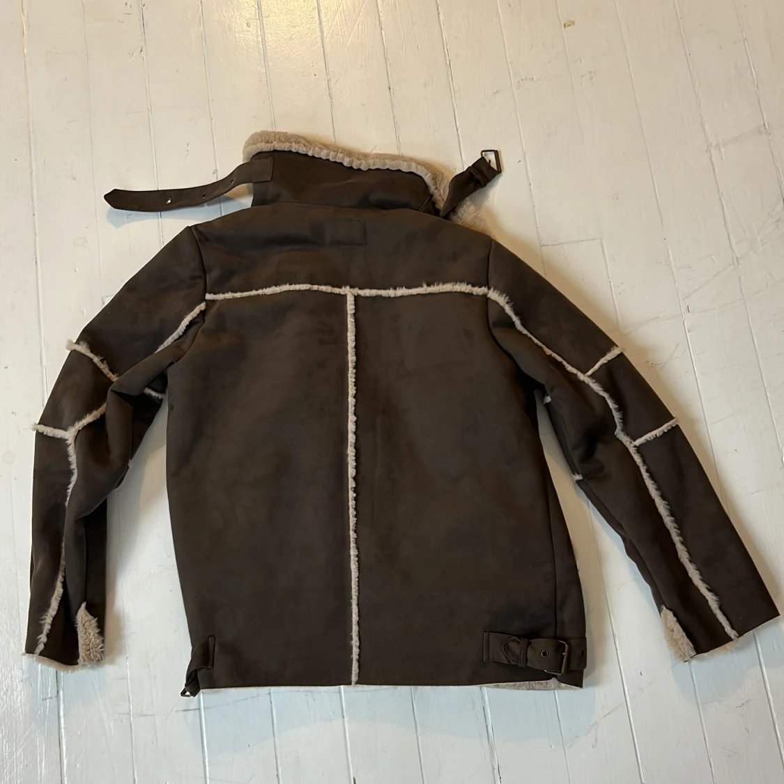 Brun mockajacka med foder från NA-KD - 91