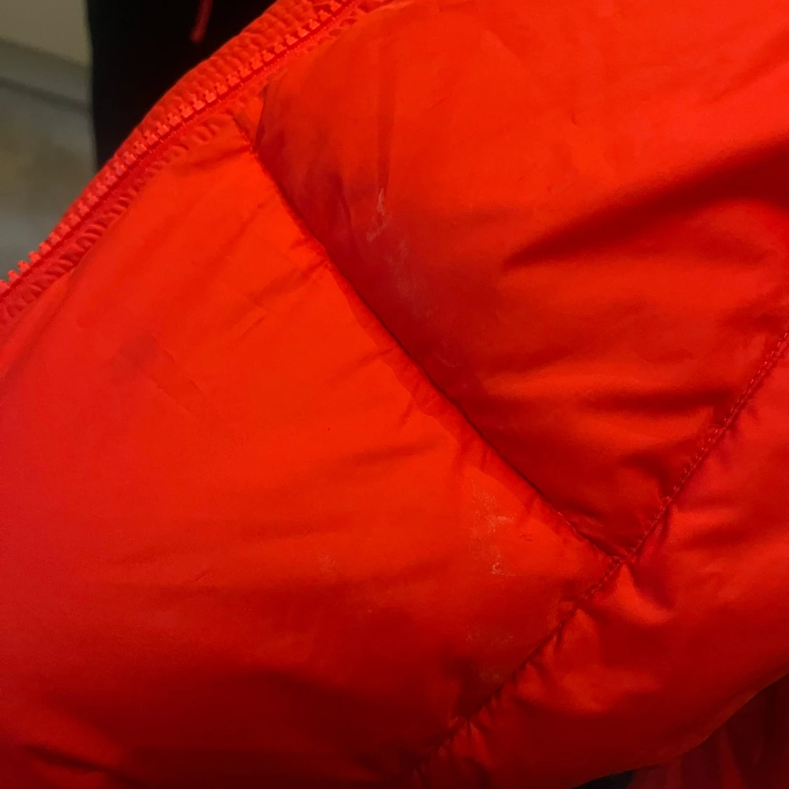 Röd pufferjacka - 91