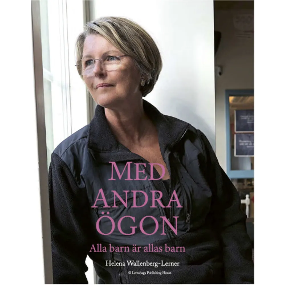 En bok för alla som jobbar med barn och unga i ett idoga förändringsarbete av skolsystem, pedagogik och det ständiga mantrat  ”Tillsammans”, ”Alla barn är allas barn” samt ”Skolan mitt i byn”. Helena Wallenberg-Lerner beskriver utförligt hur skolan kan göra skillnad på allvar tillsammans med föräldrar, syskon och samhälle. Hon lyfter in en oumbärlig existentiell och medmänsklig aspekt i det svenska skolsystemet. I 28 år har familjen Wallenberg drivit friskolan Lemshaga Akademi. Grundaren Helena Wallenberg-Lerner skriver om skolans och Lemshagas historia, vision och Lemshagamodellen. Med andra ögon.  I boken berättar hon vikten att synliggöra lärandet istället för att lära ut och bildning istället för utbildning och hur man tillsammans skapar en stark gemenskap och trygg mötesplats. Framförallt handlar den om kärleken. Boken är ett ytterst aktuellt inlägg i samhällsdebatten om den utbredda psykiska ohälsan. Boken är kritisk men också hoppfull. Den påpekar brister men också lösningar.    Helena Wallenberg-Lerner är civilekonom och filosofie doktor.  Hon är mamma till fyra barn. Hon är en av pionjärerna i den svenska friskolereformen från 1994 och har under tre decennier forskat om familjens roll i samhället och disputerat i självstyrt lärande. Helena grundade Lemshaga Akademi. En ovanlig skola för vanliga barn.     Format Storpocket   Språk Svenska   Utgivningsdatum 2024-04-11   ISBN 9789152790298  . Böcker.