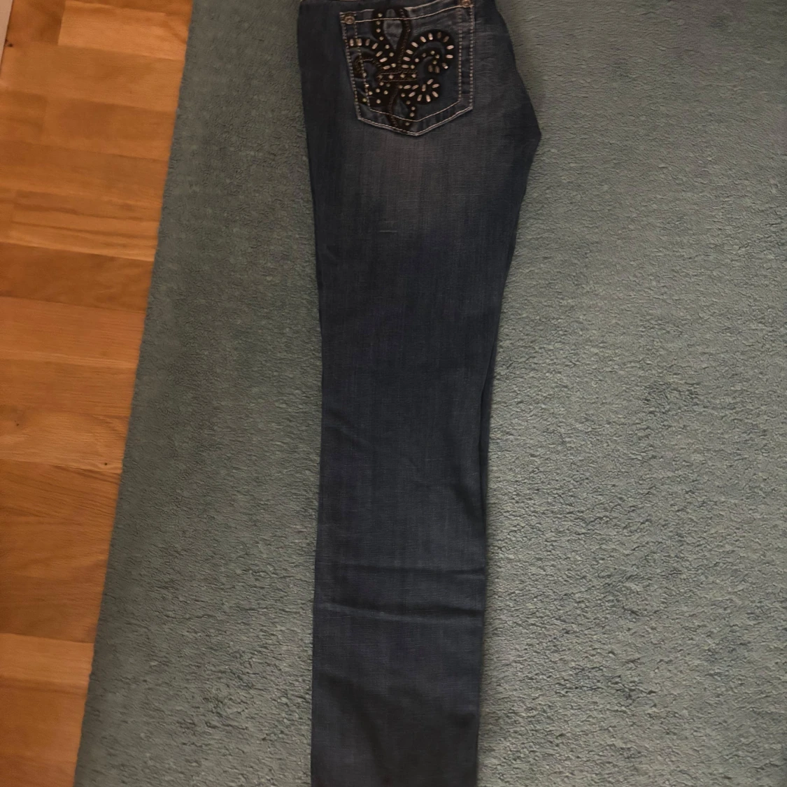 Mörkblå jeans från Miss Me - 91