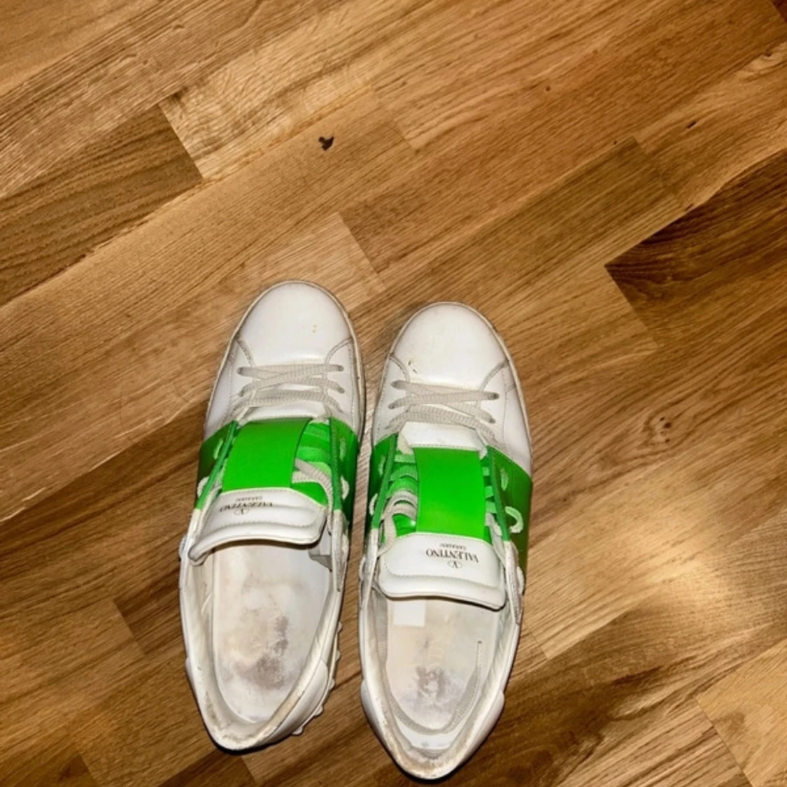 Valentino sneakers med gröna detaljer - 90