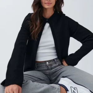 Kofta - Säljer denna kofta från Gina tricot då jag redan har en liknande!💗