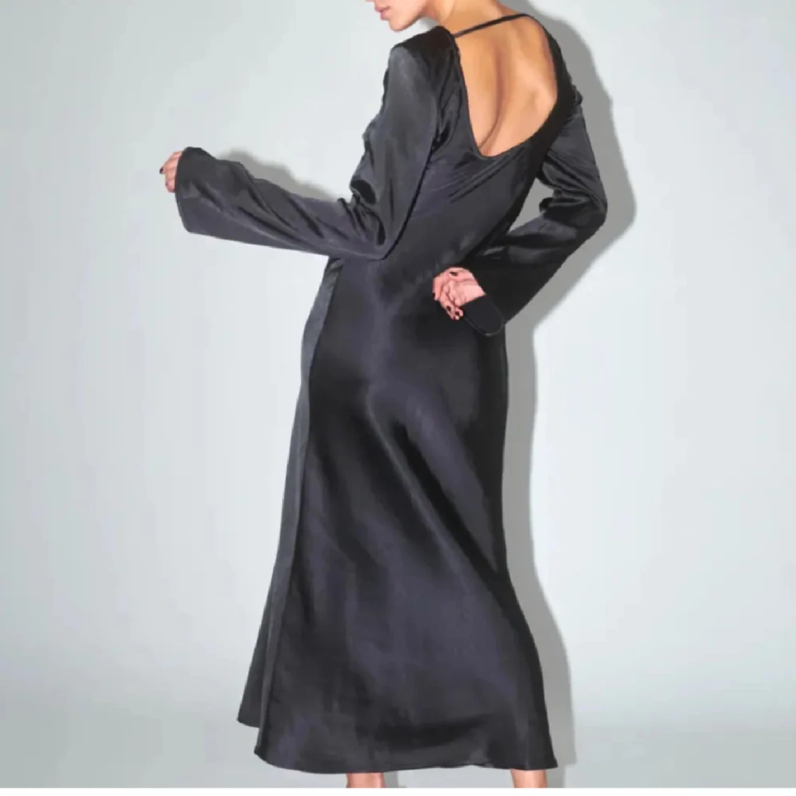 Satin klänning Gina tricot  - 91