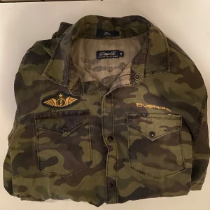 Camoflage overshirt  - Säljer en riktigt snygg camoflage overshirt, riktigt bra skick och perfekt till hösten med en hoodie under.