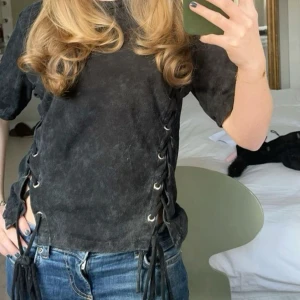 snörad tröja - sjukt cool men kommer inte till användning!!💞 Använd gärna "köp nu" och kom med prisförslag!🤗