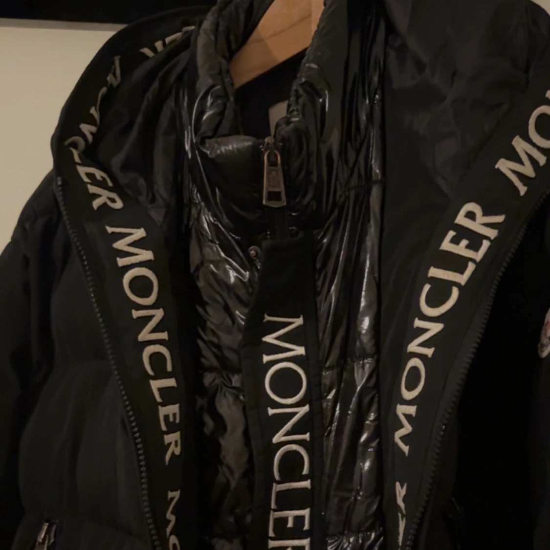 Säljer moncler jacka