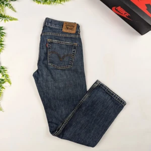 Levis jeans 514 - Herr Levis jeans i strlk w28 l28. Bra skick och jeans som håller länge!!