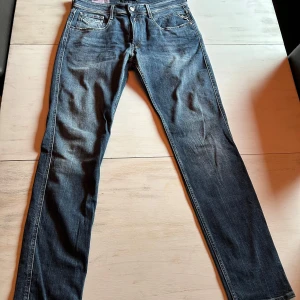 Replay Jeans Anbass - Knappt använda Replay Jeans Anbass Storlek 31W 32L slim fit
