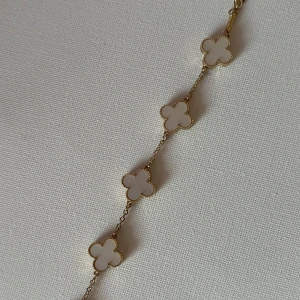 Fyrklöver Armband - Jättefin trendig armband. Har bara använt den en eller två gånger.