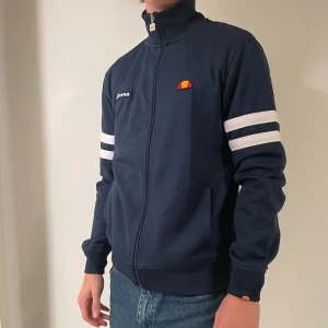 Ellesse tracksuit tröja - Har aldrig blivit använd  Väldigt bra skick