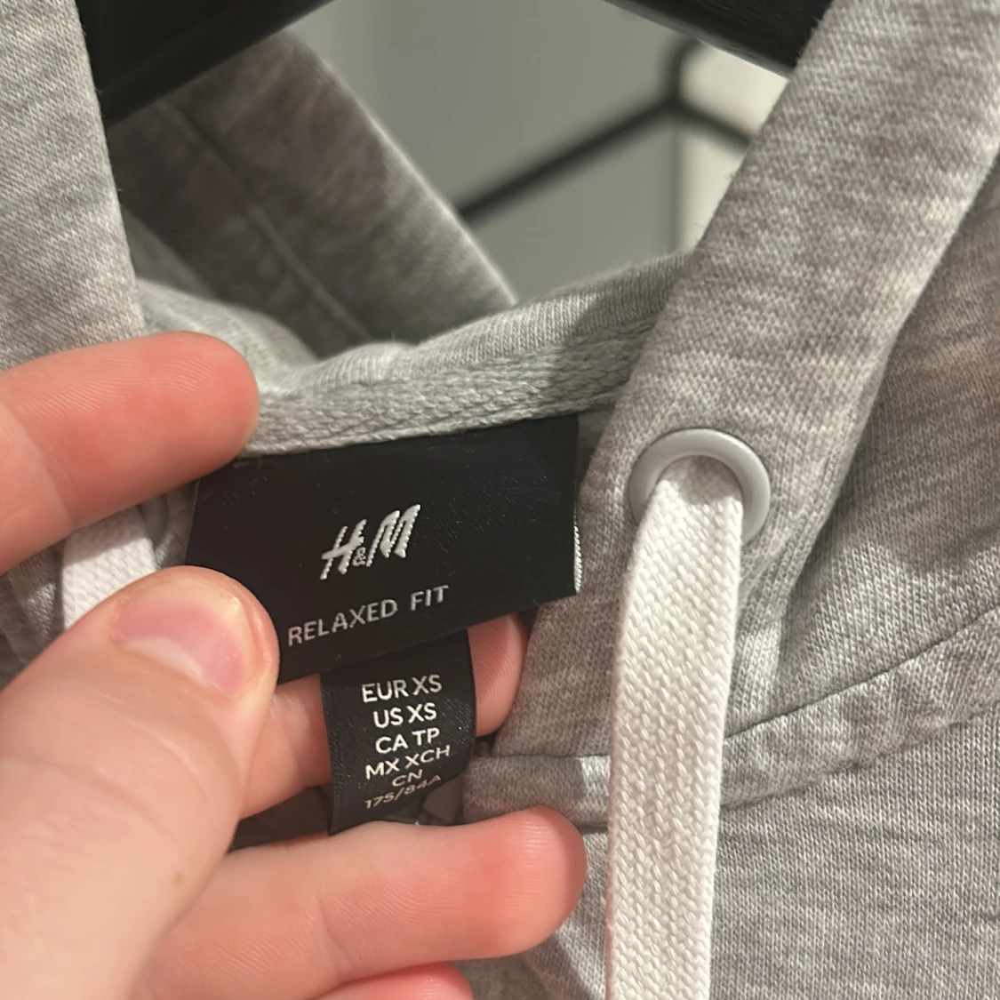 Grå hoodie från H&M - 90