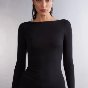 Svart Intimissimi tröja  - använd endast 1 gång så i nyskick!🥰