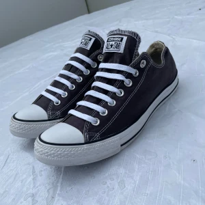 Converse skor - Riktigt feta Converse skor | Mycket gott skick utan defekter | Storlek 44 | Skriv vid minsta fråga eller fundering! |
