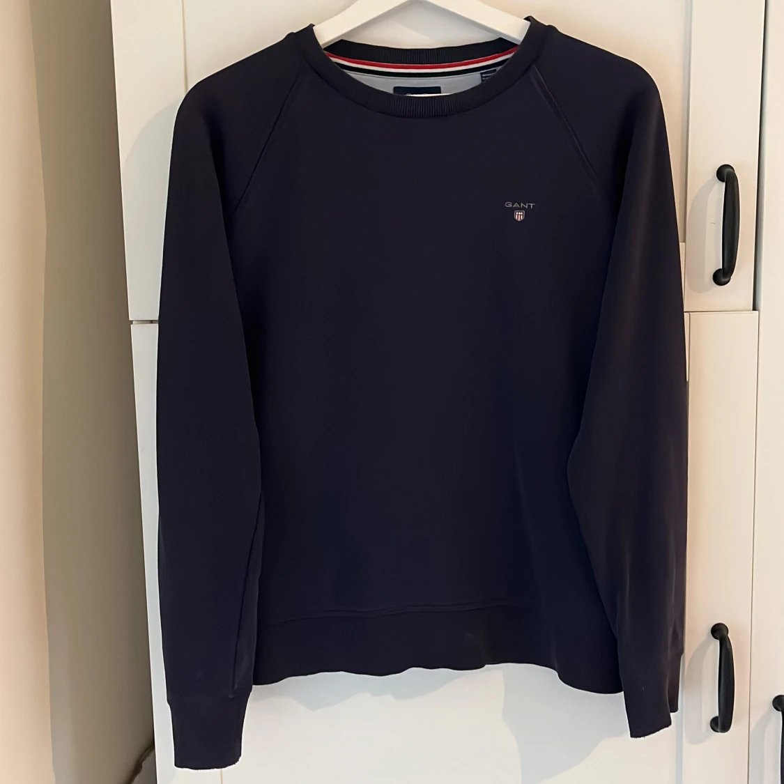 Mörkblå tröja från GANT