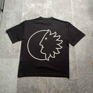 District fortysix tee - Sjukt fet tee har varit till god användning hör av er ifall ni har några frågor