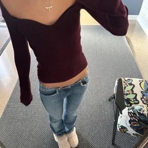 Vinröd topp  - Så fin röd topp från hm med vida armar🥰