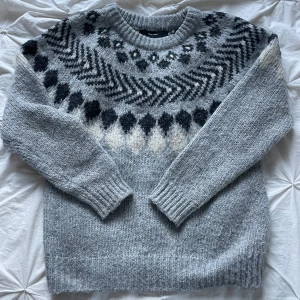 Vero Moda stickad  - Stickad tröja i gott skick från Vero Moda. Storlek S. Super mysig och bra passform😍