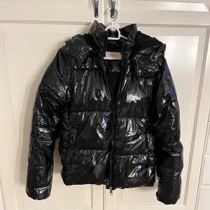 Vinterjacka - Supersnygg vinterjacka från Nelly. Jättefint skick. Storlek xs🩷