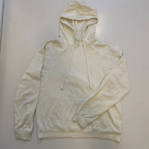 Beige hoodie - Rikgit fet hoodie som är köpt i Sydafrika från märket redbat, den är i väldigt bra skick utan hål, fläckar eller liknade, Skriv vid minsta fråga eller fundering🔥👍