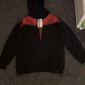 Marcelo Burlon Hoodie  - Är helt ny oanvänd.
