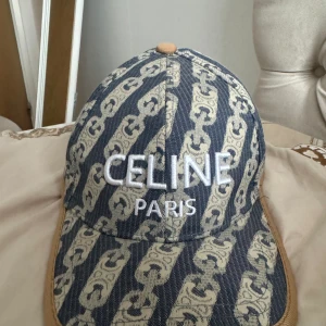 Celine Paris keps  - Ny utan prislapp 