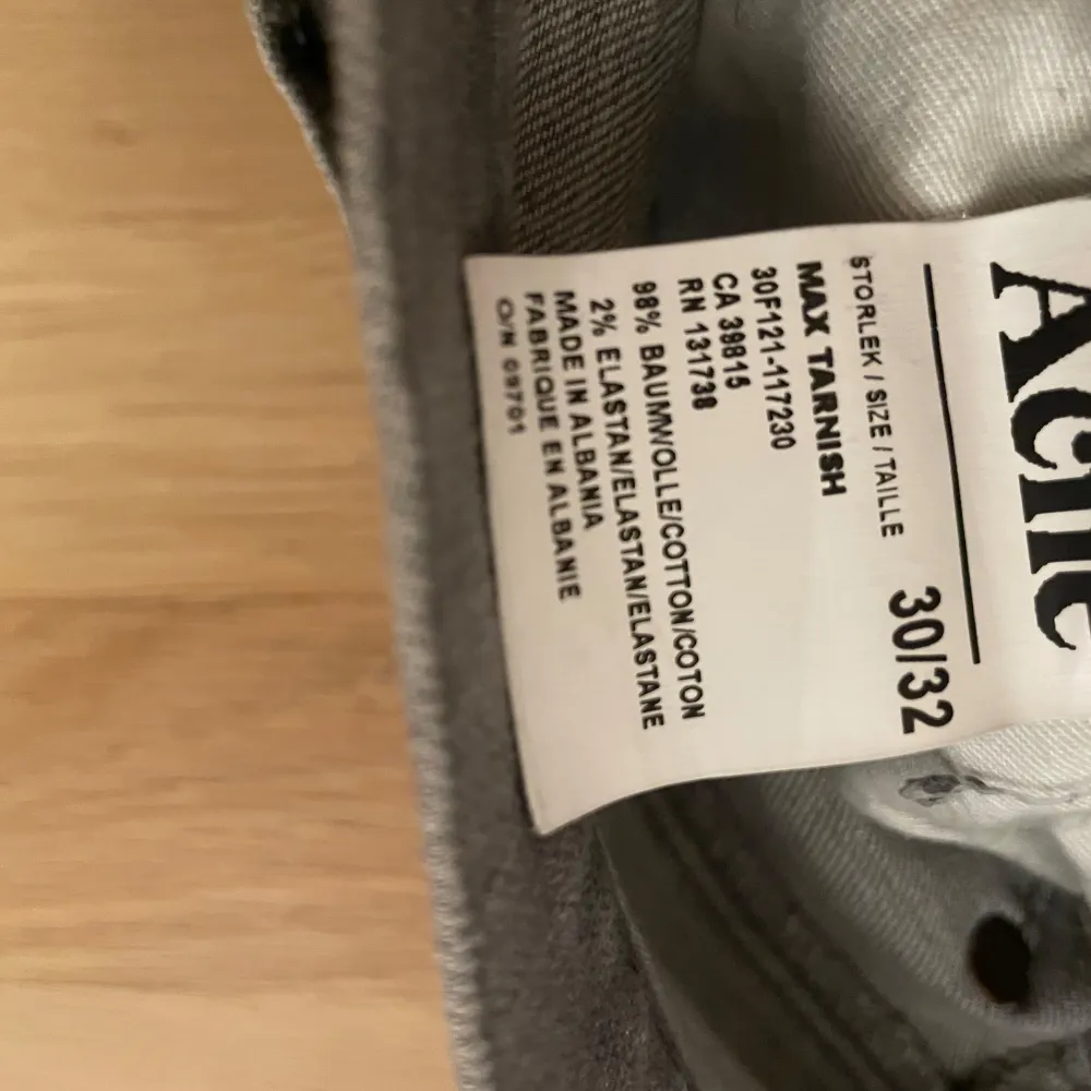 Tjena! Säljer dessa tvär feta Acne jeans | skick 7/10 bra | mitt pris 450kr | kom Pv vid frågor och funderingar | postas eller möts upp. Jeans & Byxor.