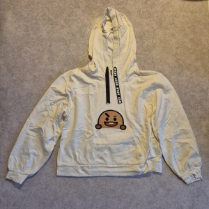 BTS-hoodie - Creme-vit BTS-hoodie, knappt använd