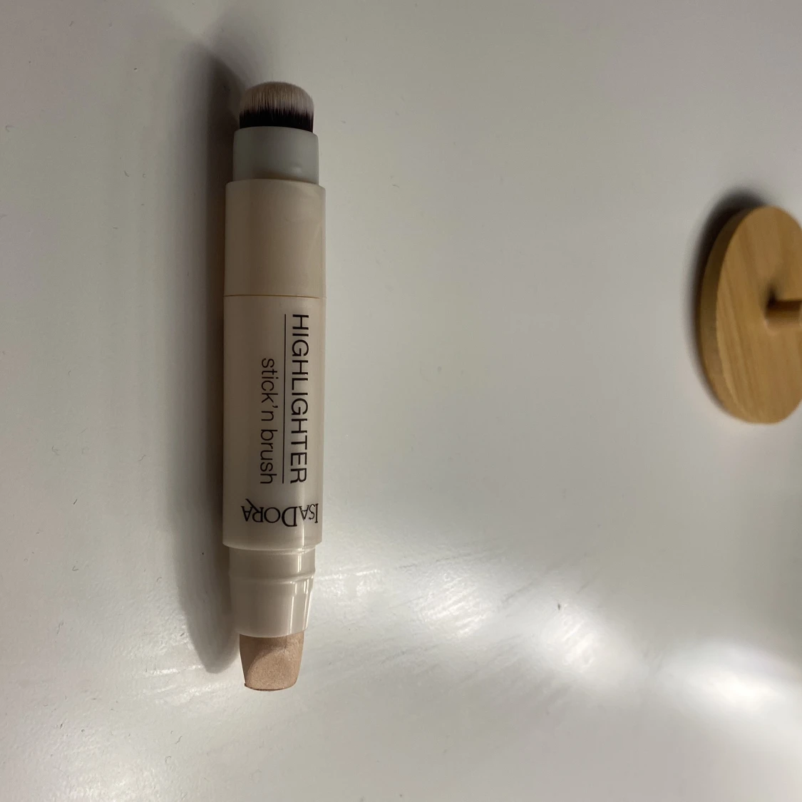 Stick’ n brush Highlighter från Isadora - 2