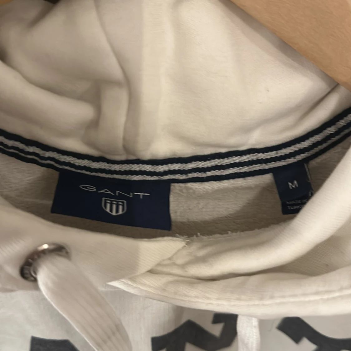 Vit hoodie från GANT - 2