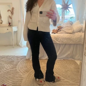 Bootcut jeans - Svarta Bootcut jeans i storlek 164, använda fåtal gånger - väldigt fint skick❣️