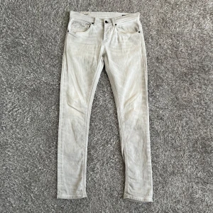 Dondup Jeans - Tjena! Säljer nu mina snygga Jeans ifrån Dondup. Modellen är George! Skicket på jeansen är 9,5/10, som nya! Jeansen är i storlek 31. Endast jeansen medföljer. Vid fler frågor/bilder är det bara och höra av sig! 
