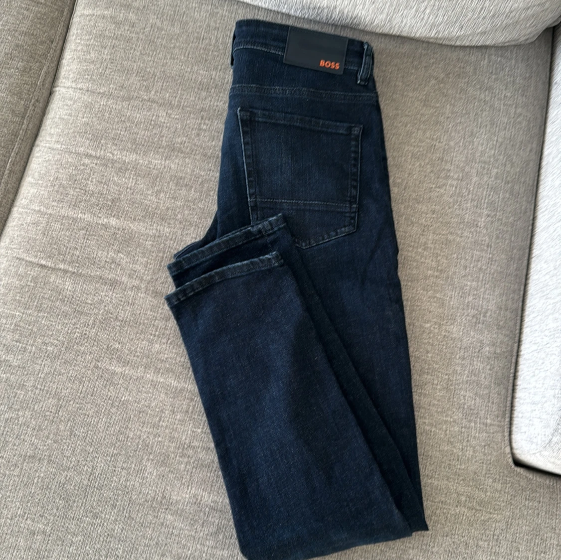 Mörkblå jeans från Hugo Boss - 90