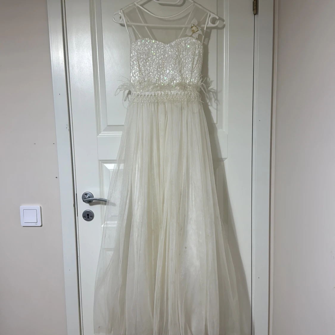 Vit långklänning med paljetter - 90