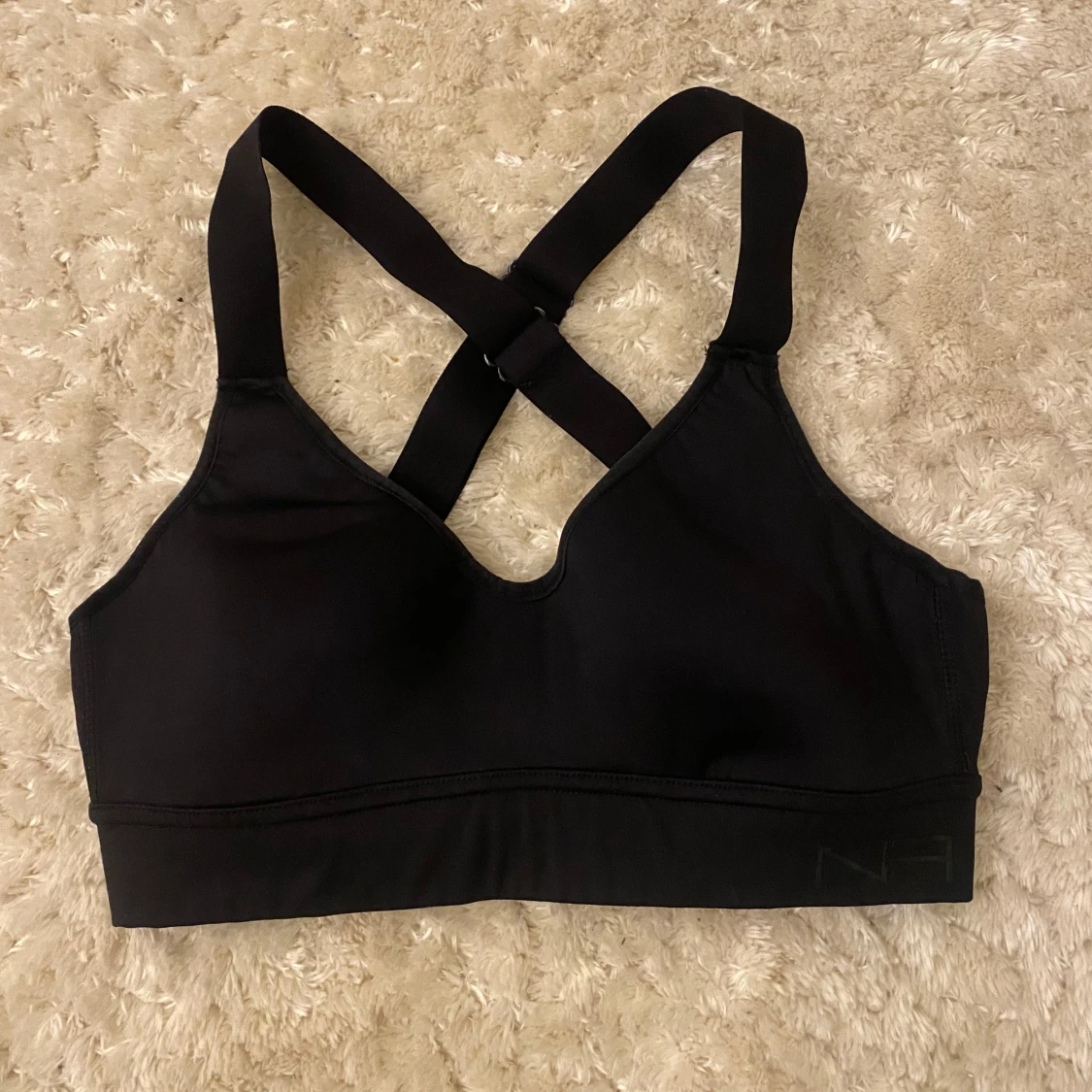 Svart sport-bh med korsade band