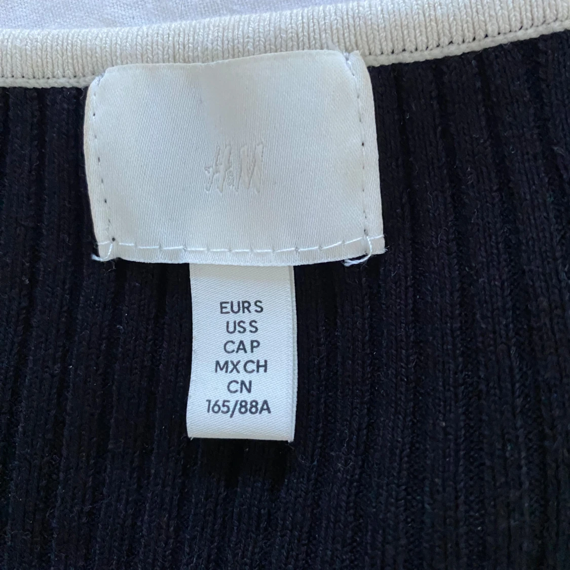 Svart ribbad topp från H&M - 92