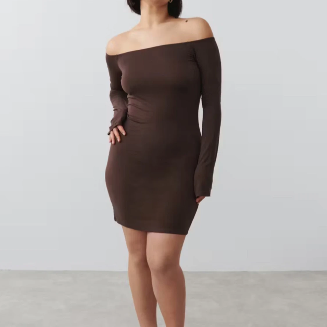 Brun offshoulder klänning