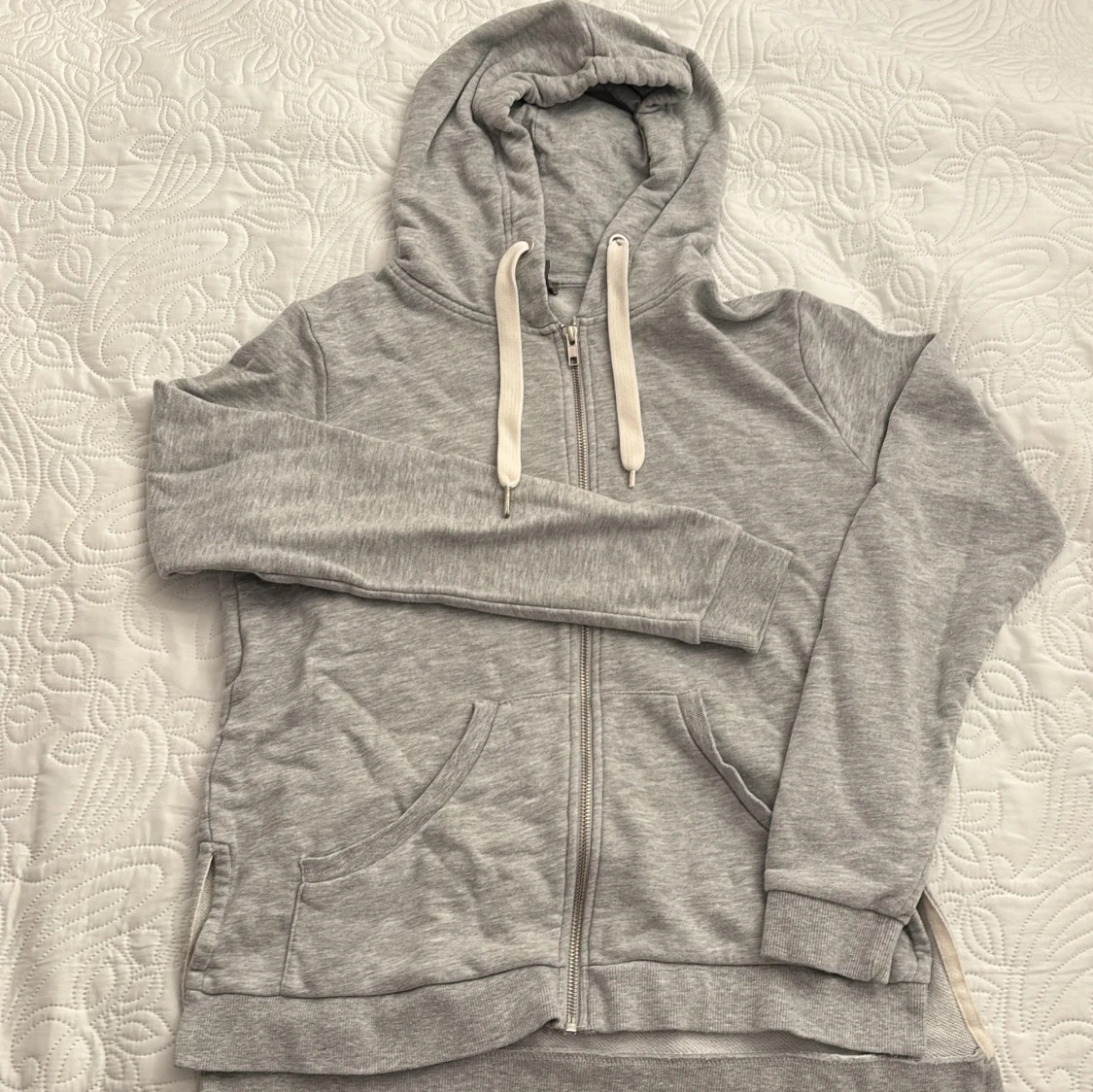 Grå hoodie från Lindex