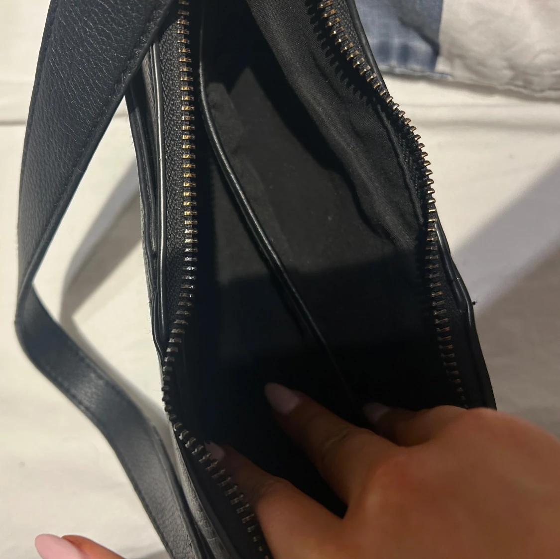 Svart axelväska från Don Donna - 91