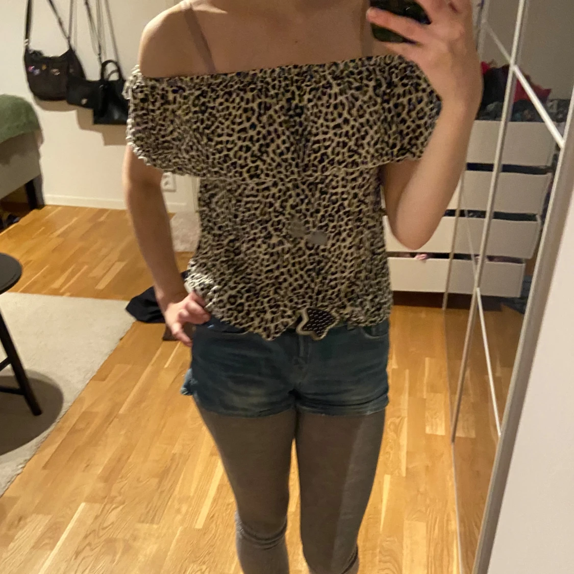 Leopardmönstrad offshoulder topp - 90