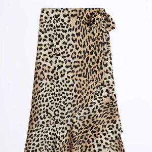 Omlottkjol med leopard mönster - Omlott kjol med knyte, leopard mönster. Från Gina Tricot och slutsåld. (Två första bilder lånade) 💞