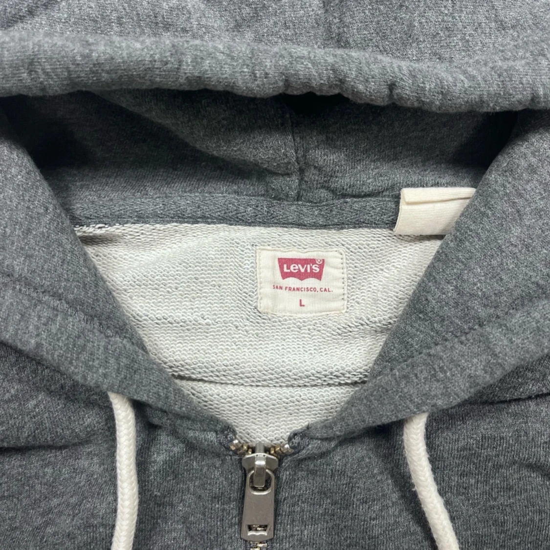 Grå hoodie från Levi's - 90