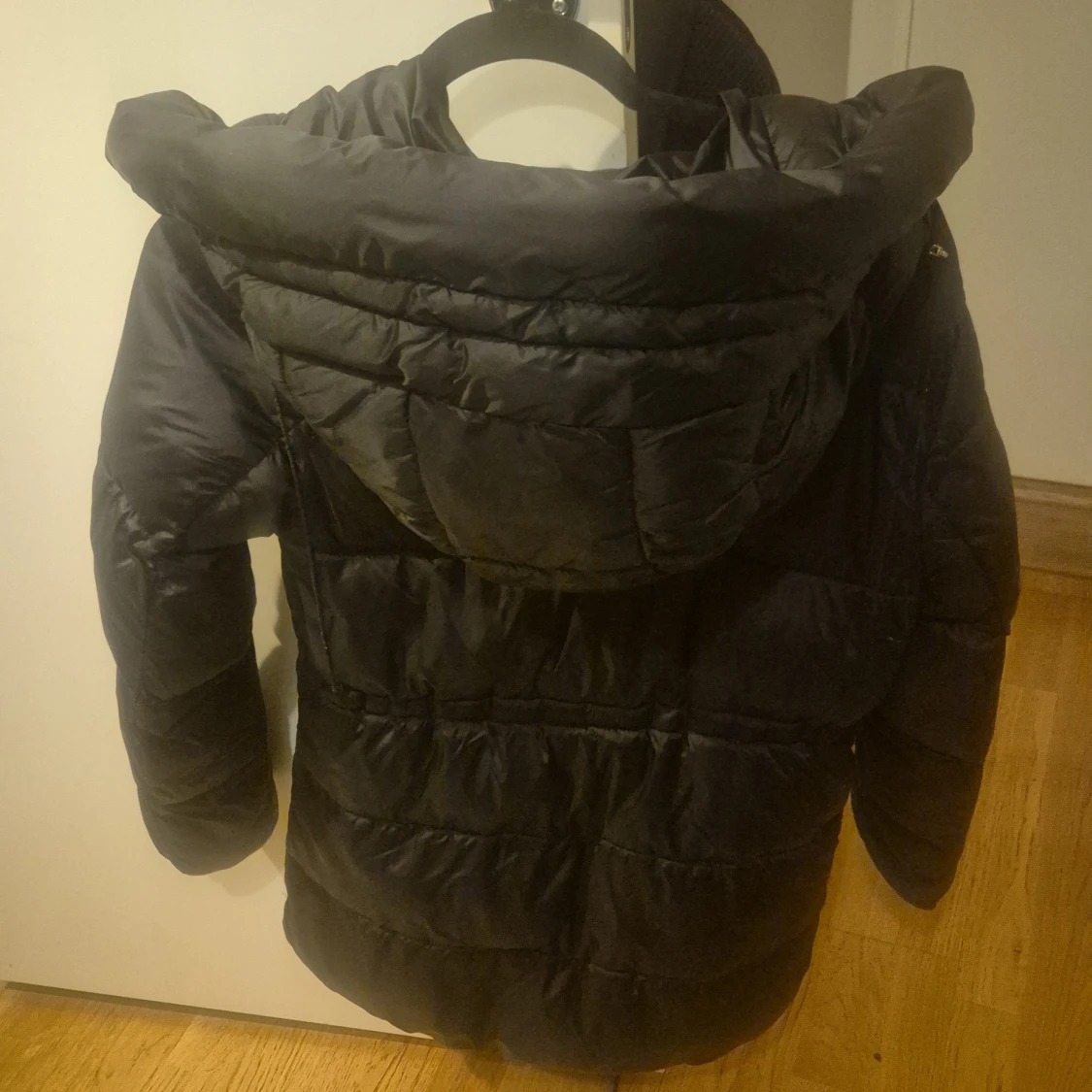 Svart pufferjacka från Mango - 92