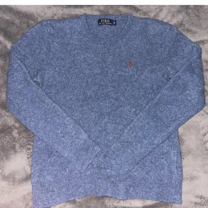 Blå stickad tröja från Ralph Lauren - Fri frakt!