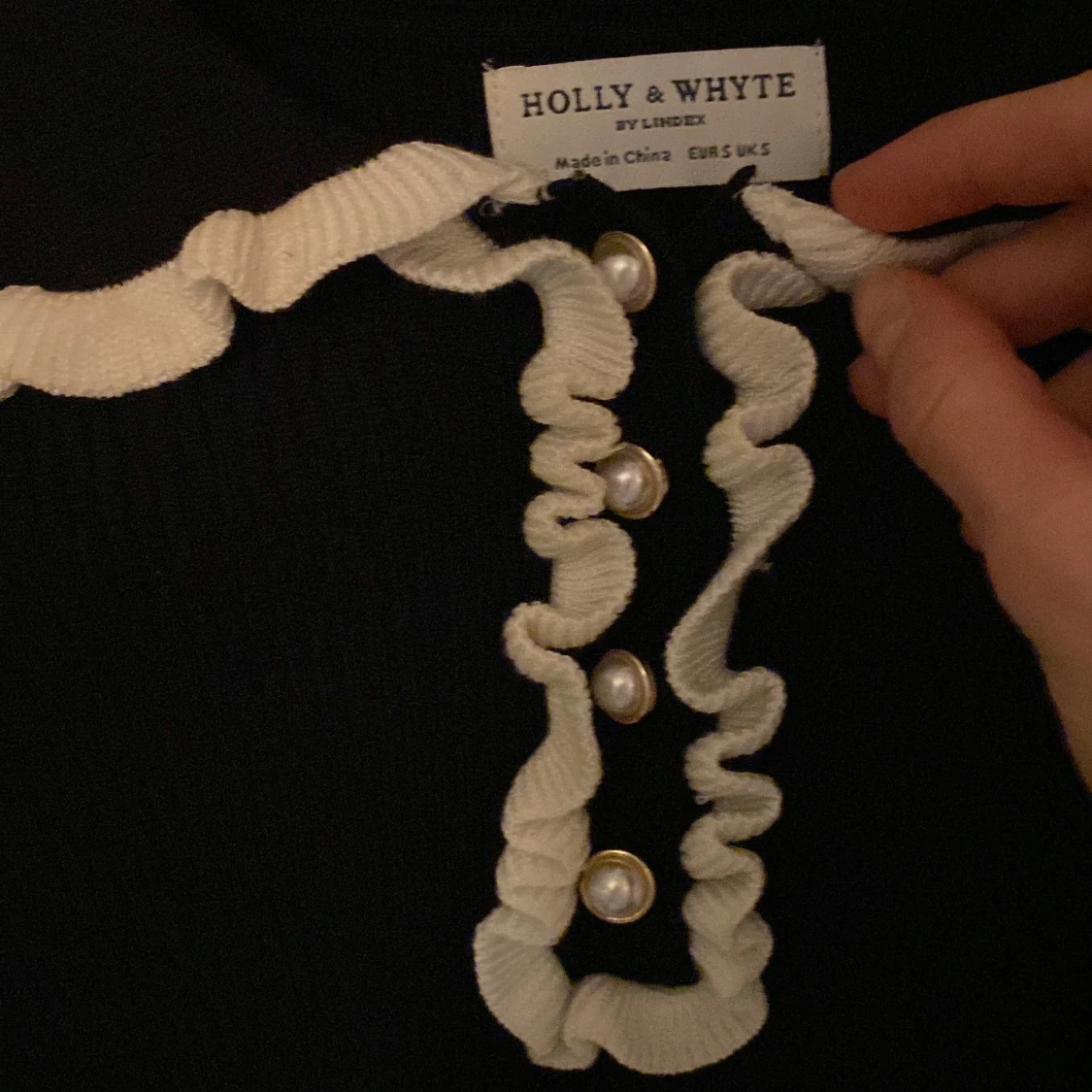 Svart tröja med vita detaljer från Holly & Whyte - 2