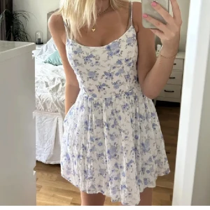 Sommar klänning  - Superfin klänning som passar perfekt till sommaren🥰