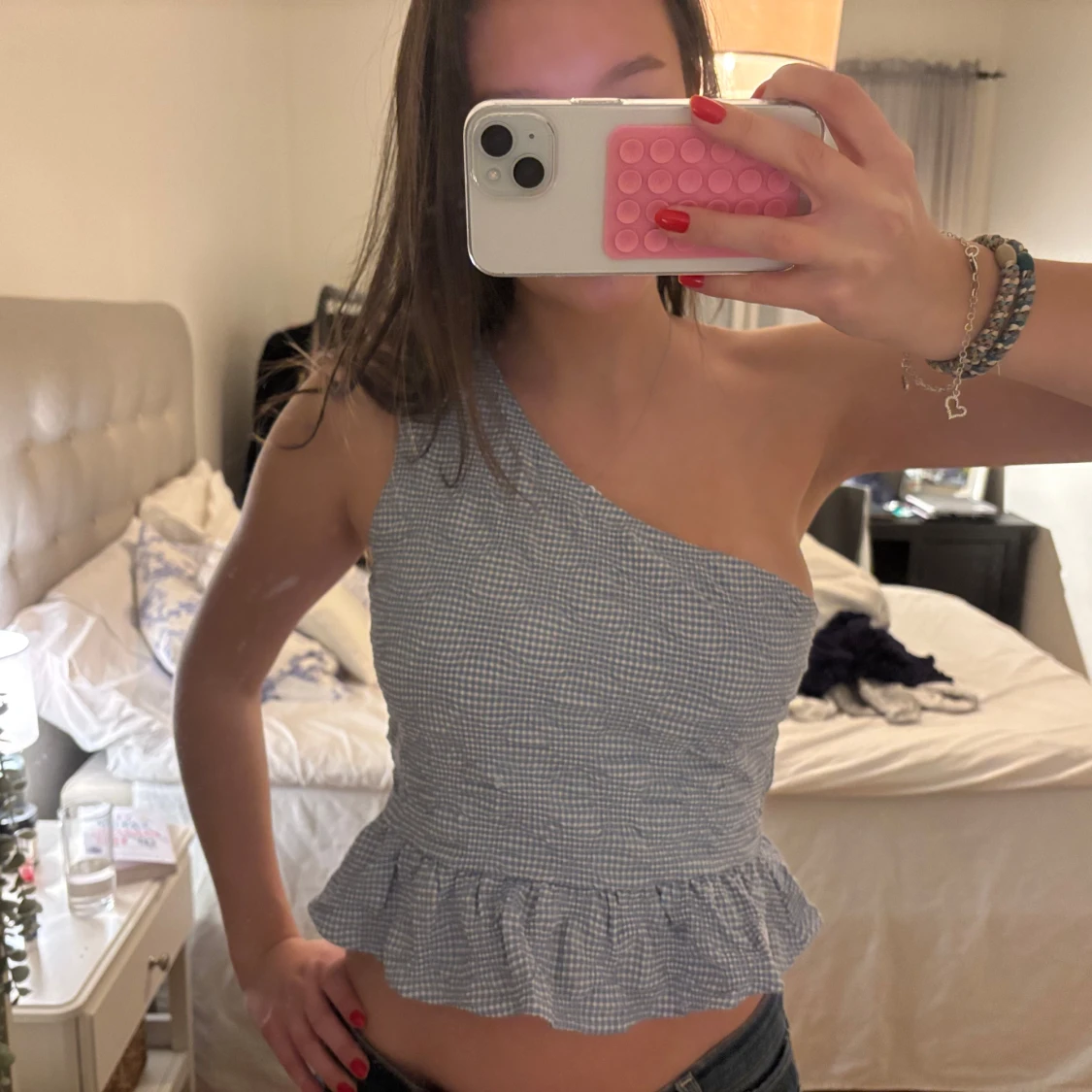 Blåvit rutig oneshoulder topp