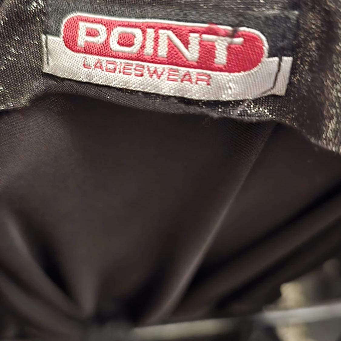 Svart glittrig klänning från Point Ladieswear