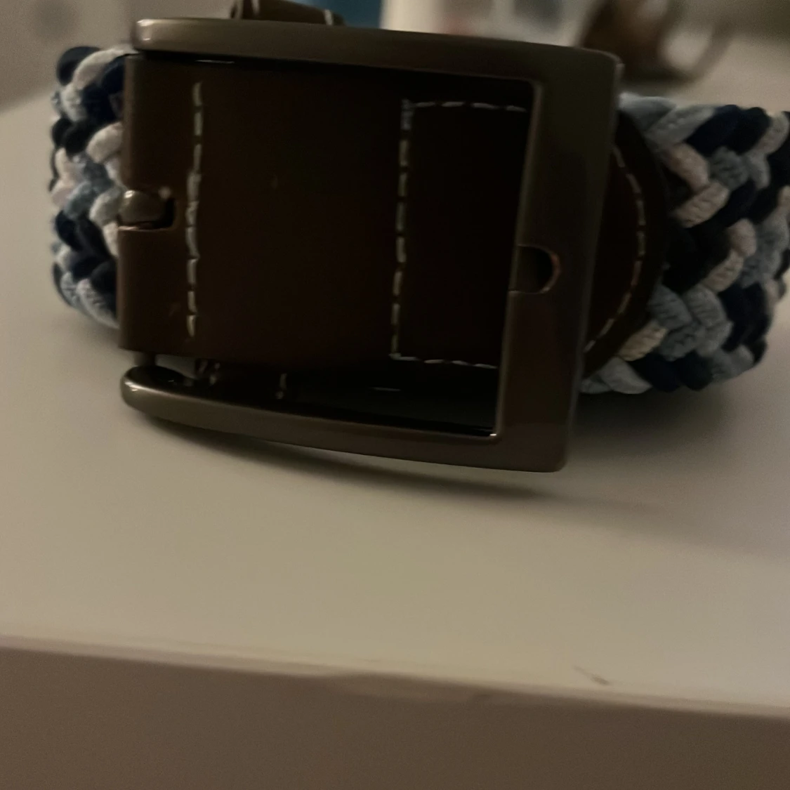 Flätat bälte i blå och vit - 2