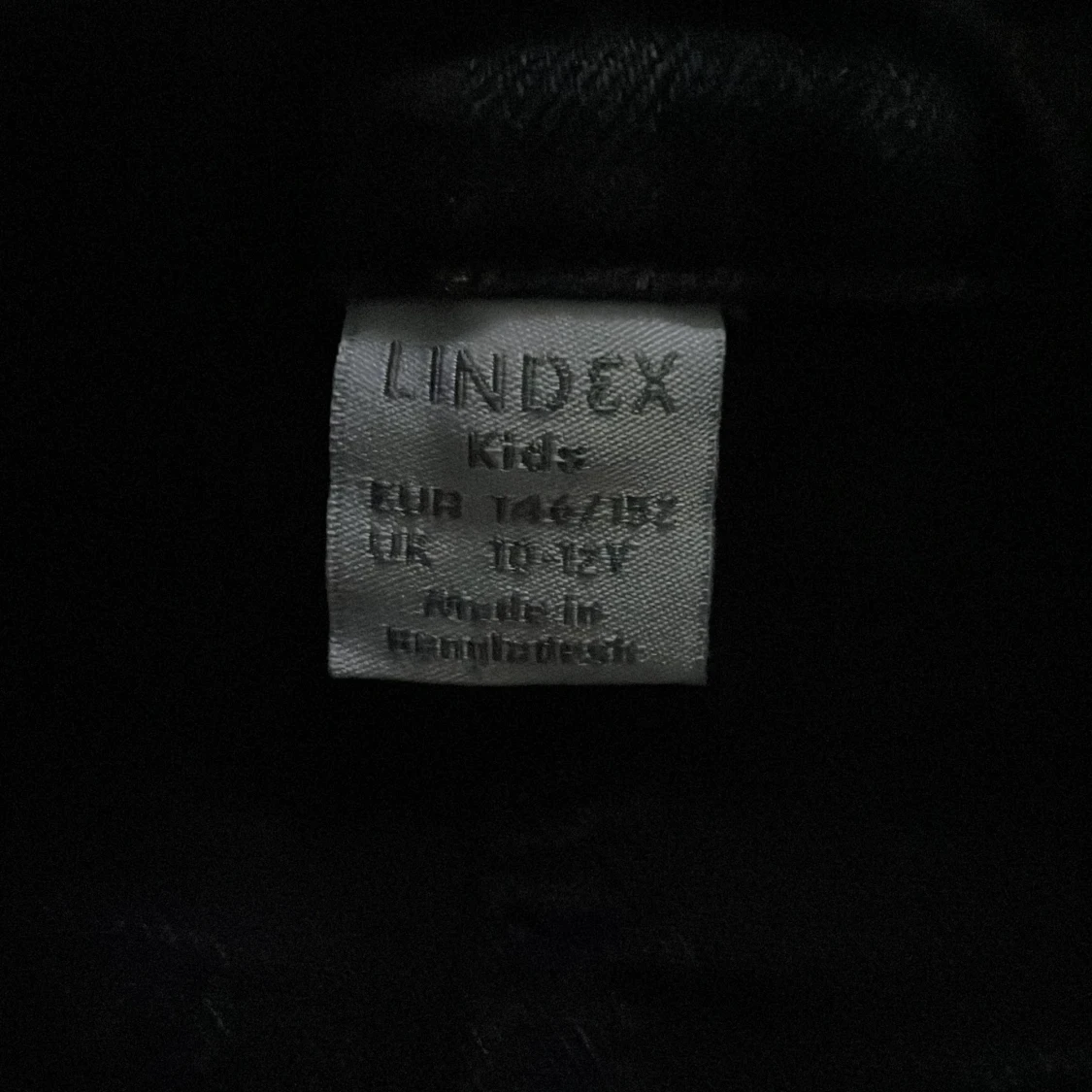 Svart jeanskjol med pärl/paljetter som detaljer  - 2