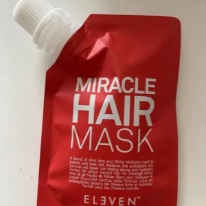 Miracle Hair Mask från Eleven - Miracle Hair Mask från Eleven är en hårmask med aloe vera och vit mullbärsblad för att återställa fukt och styrka. Perfekt för färgat hår, denna antioxidant-rika formula lämnar håret mjukt och återfuktat.
